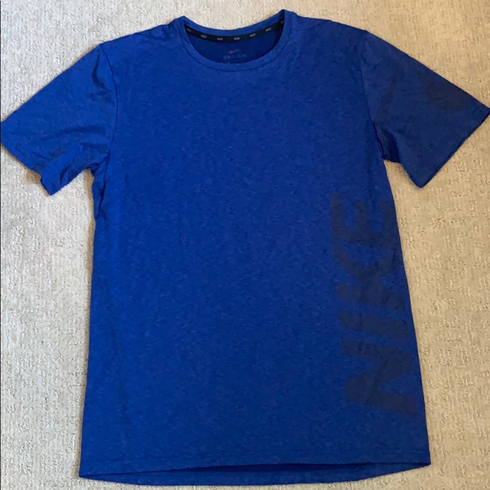 Men’s Nike atheltic top.